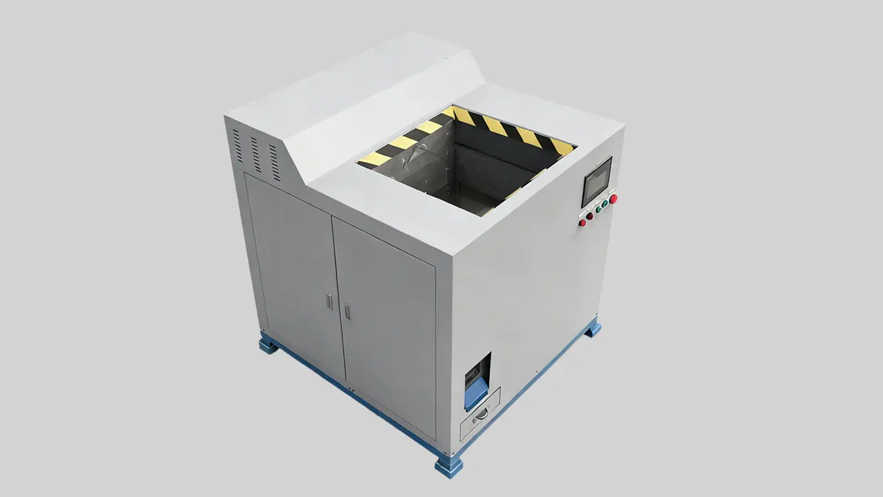 Prensa de briquetagem para cavacos de alumínio com controle por tela touch screen CLP Siemens.