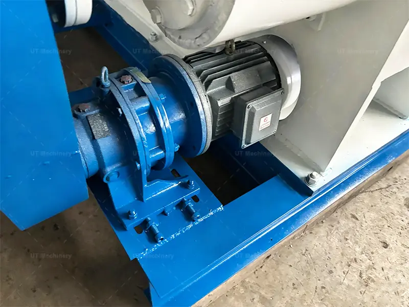 Conjunto de motor elétrico industrial de alto torque e caixa de engrenagens para uma máquina briquetadeira mecânica por estampo de 1.5 TPH.
